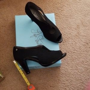 Comfortable nonslip heels worn 1 time